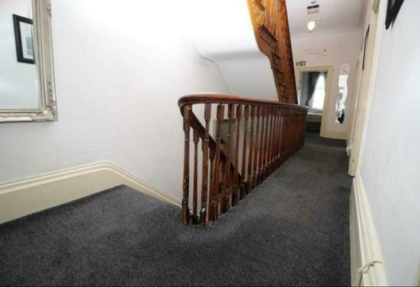 بنسيون Barrie Guest House