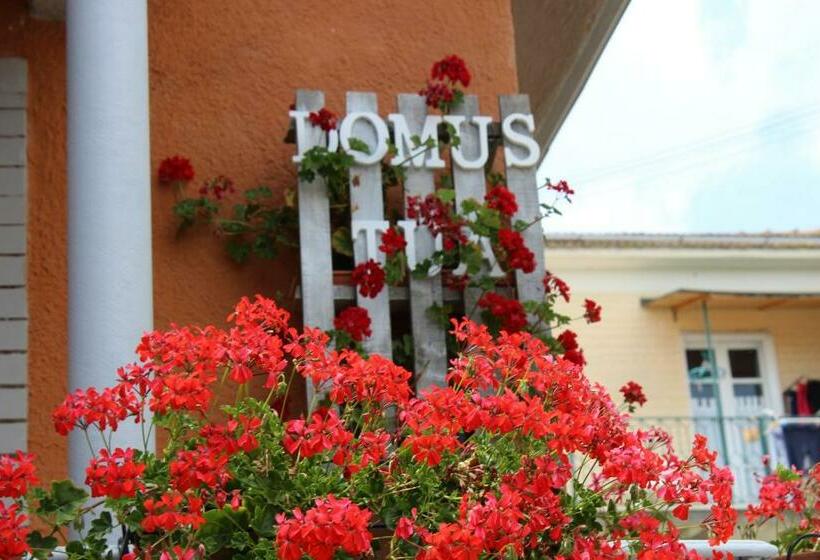 تختخواب و صبحانه Domus Tua