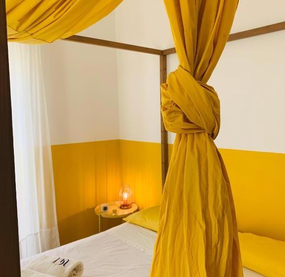 민박 Le Stanze Di Brando E Nico