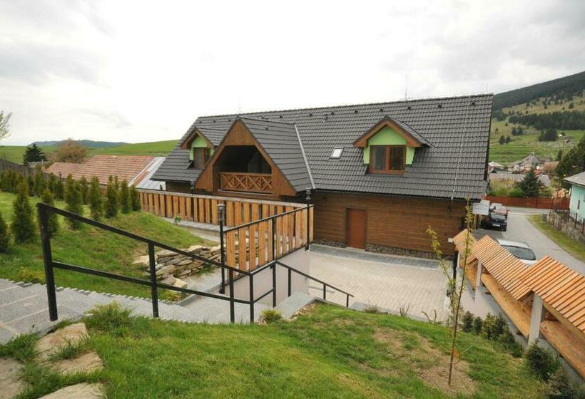 ペンション Horehronská Kúria