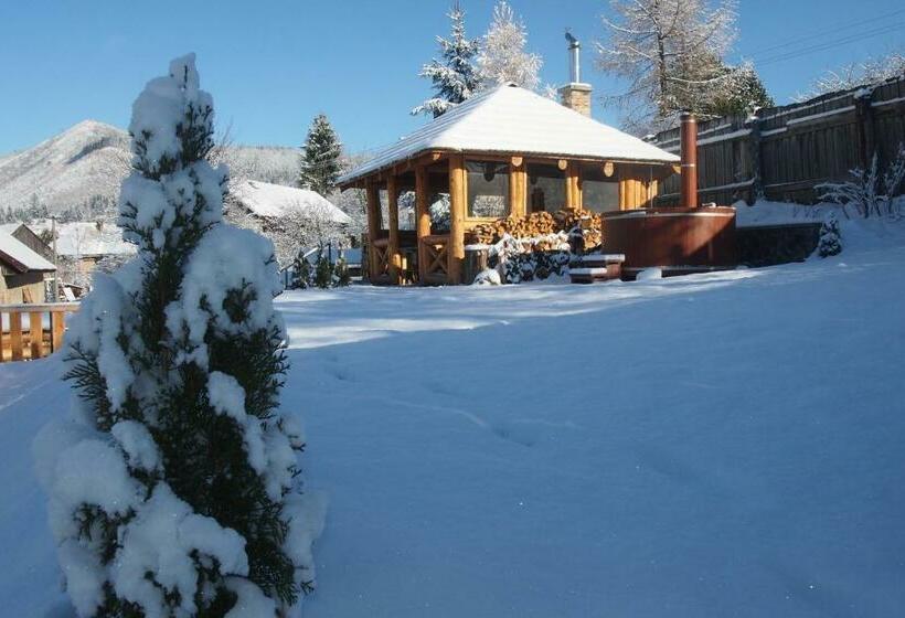 ペンション Horehronská Kúria