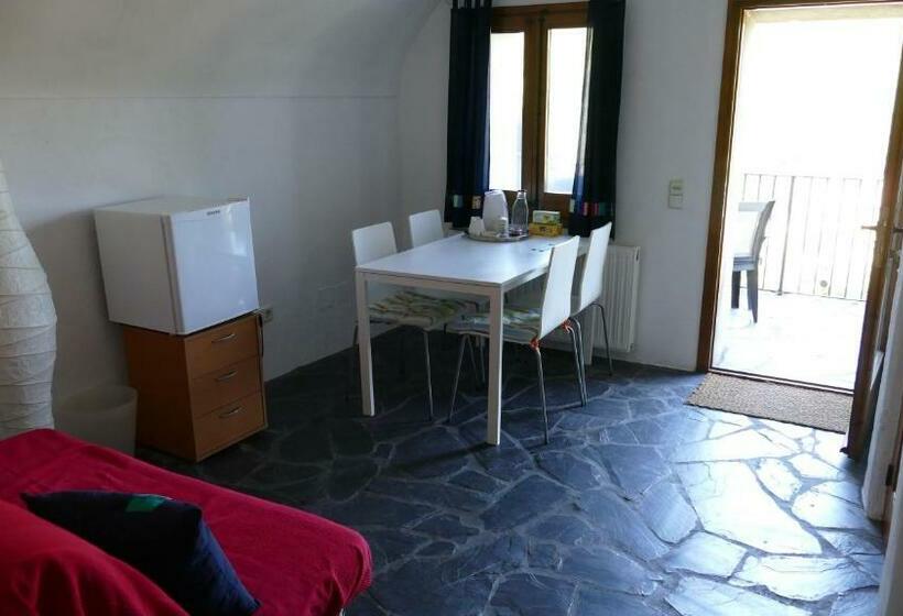 تختخواب و صبحانه Cala Clareta