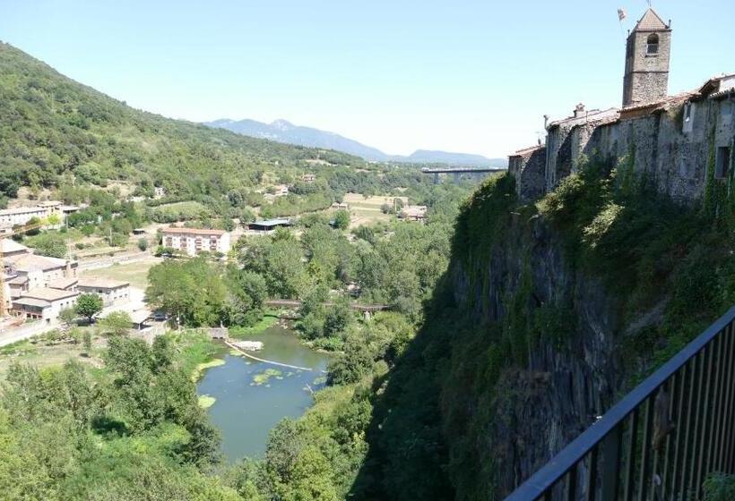 تختخواب و صبحانه Cala Clareta