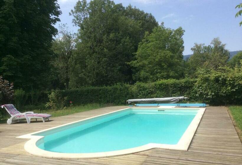 مبيت وإفطار Domaine Du Valromey
