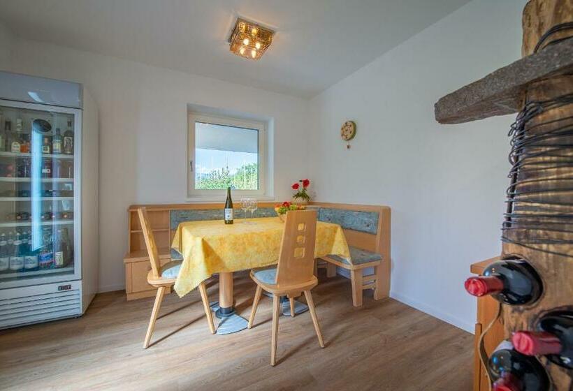 تختخواب و صبحانه Haus Stolz