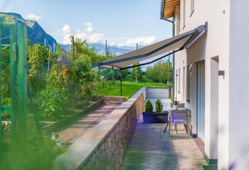تختخواب و صبحانه Haus Stolz