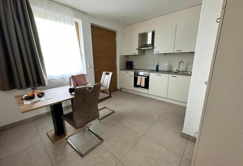 تختخواب و صبحانه Appartements Weisshauserhof