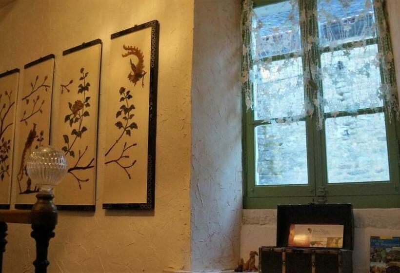 住宿加早餐  La Grille Fleurie, Chambres D Hôte Chez L Habitant