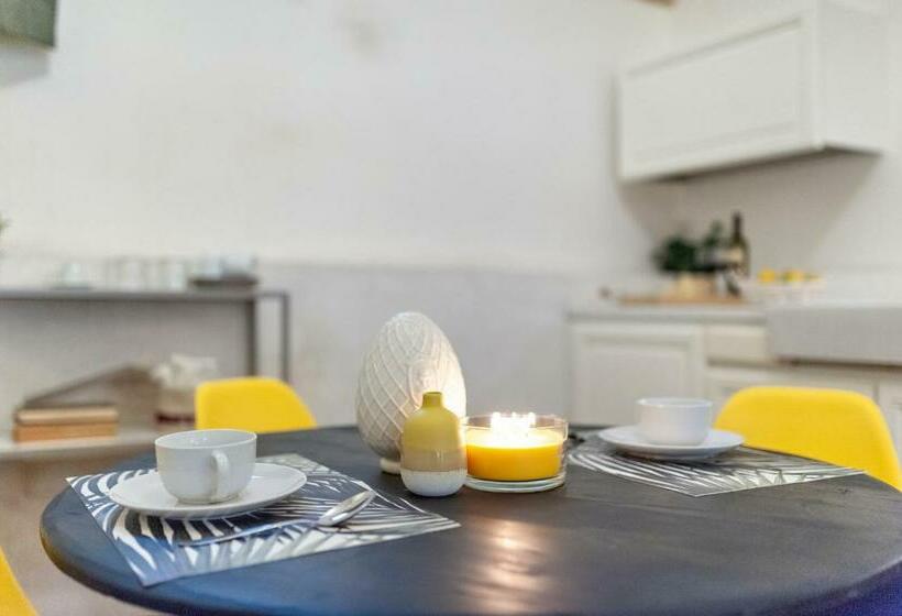 تختخواب و صبحانه Yellow Loft Old Town Apartment Sit