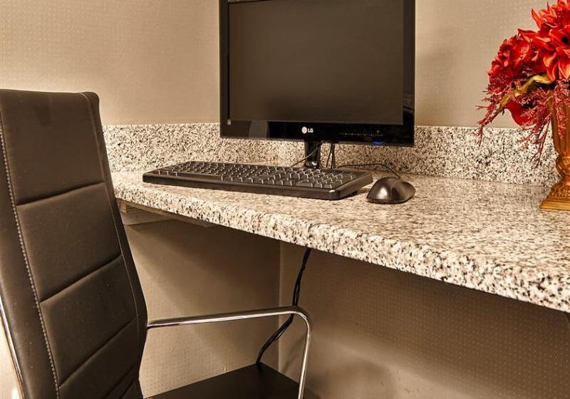 ホテル Best Western Plus Austin Airport Inn & Suites