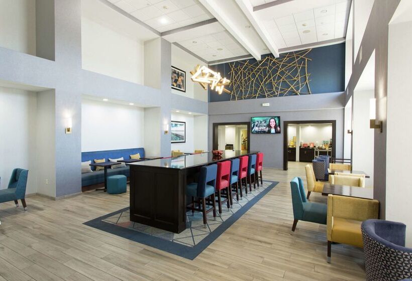 هتل Hampton Inn & Suites Ankeny