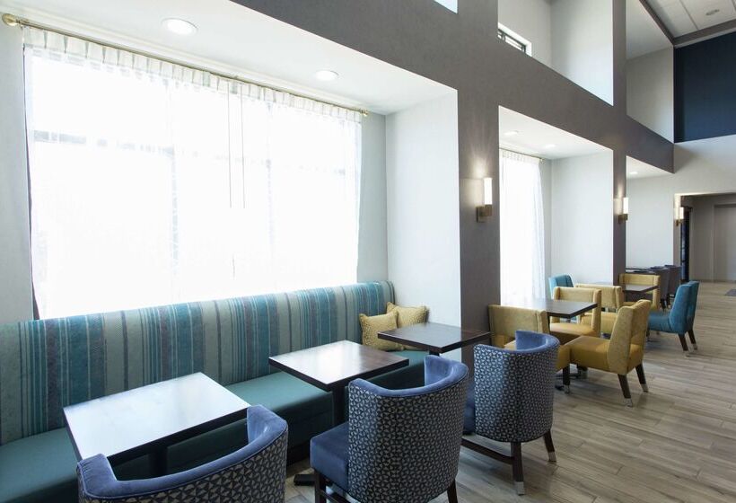 هتل Hampton Inn & Suites Ankeny