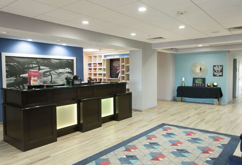 هتل Hampton Inn & Suites Ankeny