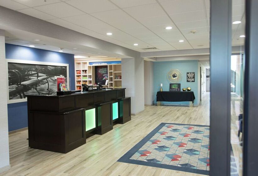 هتل Hampton Inn & Suites Ankeny