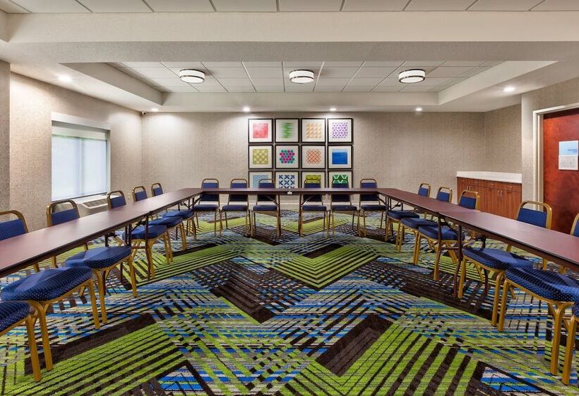هتل Holiday Inn Express & Suites Chesapeake, An Ihg