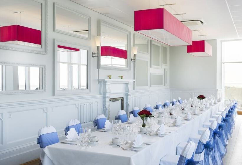 هتل Park Inn By Radisson Palace