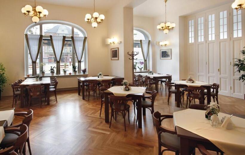 فندق Pod Zeleným Dubem