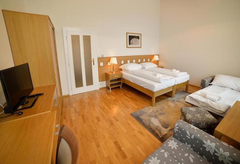 فندق Pod Zeleným Dubem