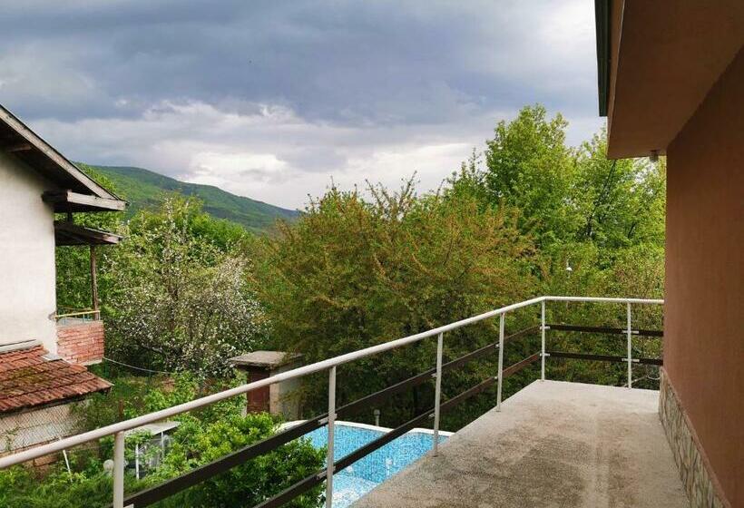 پانسیون Villa Aqua