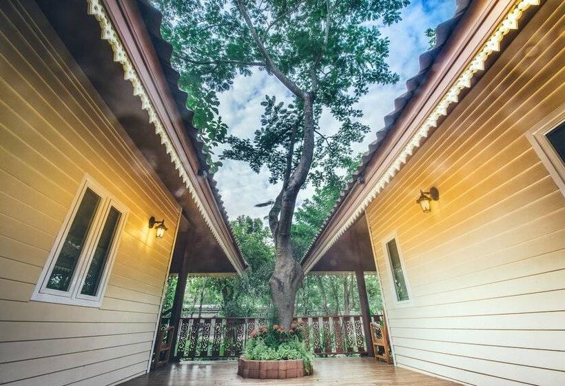 Baan Nam Pen Resort