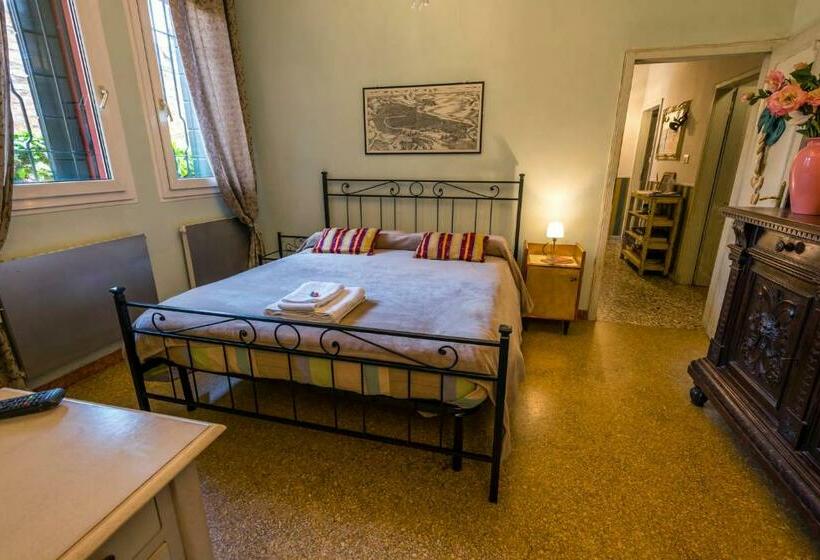 پانسیون Dorsoduro House