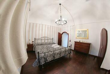 تختخواب و صبحانه Al Vecchio Cellaio Historical Guest House