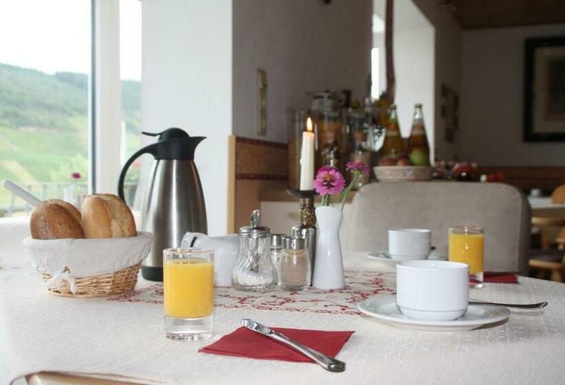 ペンション Weingut Brennerei Gästehaus Emil Dauns