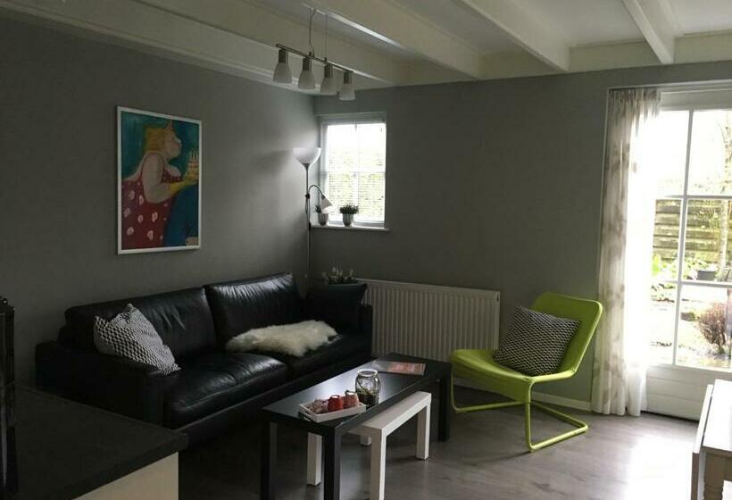 مبيت وإفطار T Laaisterplakky