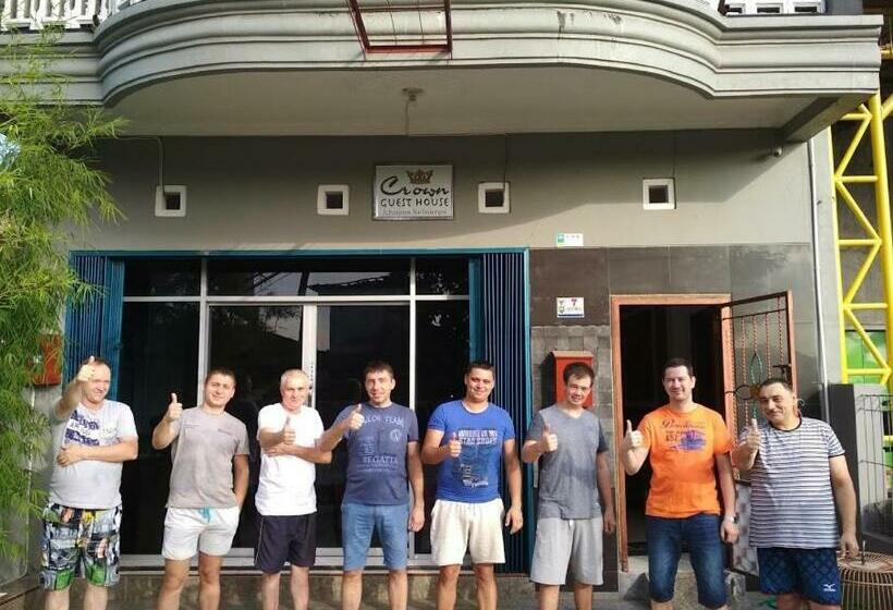 פנסיון Crown Guest House