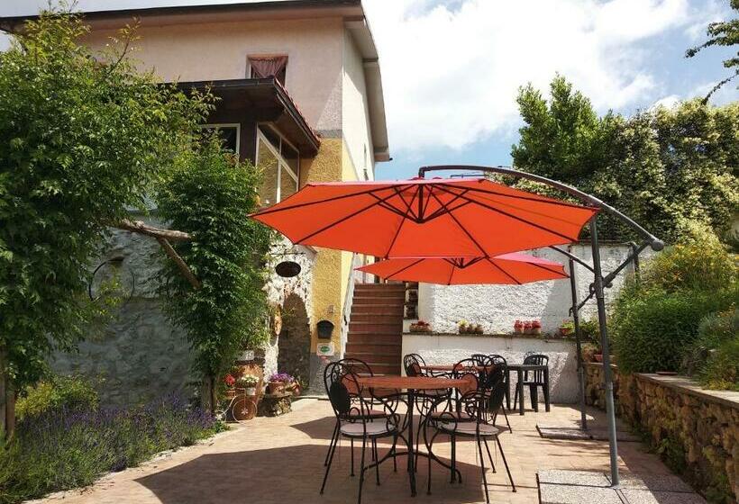 تختخواب و صبحانه Country House La Scortica