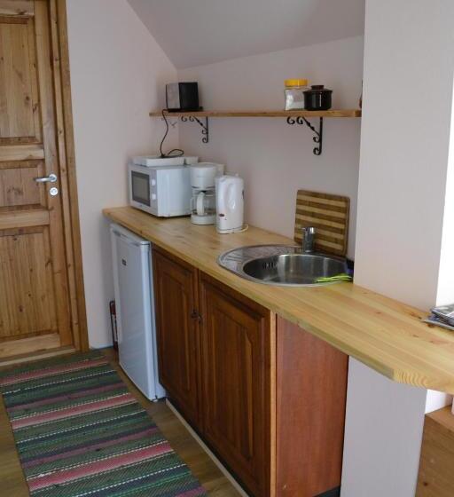 Kraavi Guest Hostel