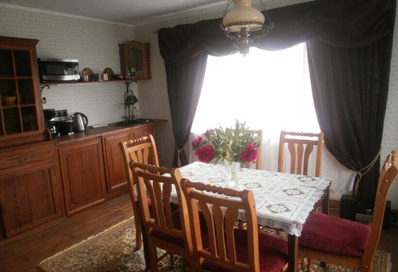 Kraavi Guest Hostel