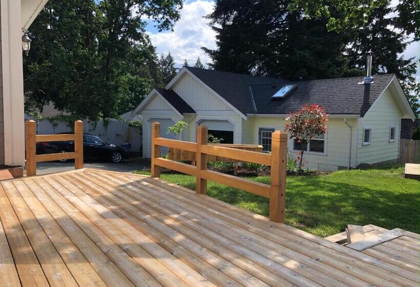 פנסיון Eaglenest Manor Cowichan