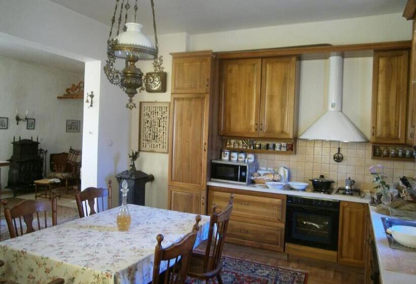 پانسیون Retro   19th Century Guest House