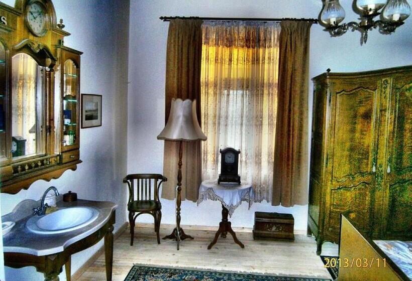 پانسیون Retro   19th Century Guest House