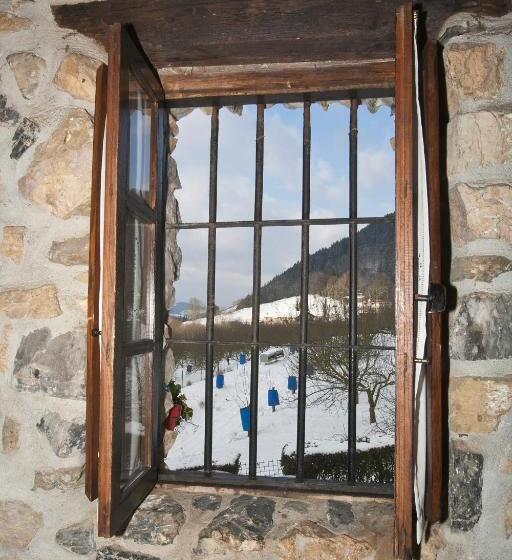 بنسيون Agroturismo Izarre