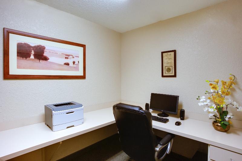 هتل Candlewood Suites Chesapeake Suffolk, An Ihg