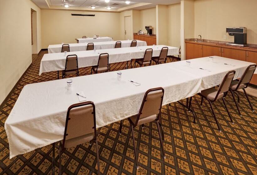 هتل Candlewood Suites Omaha Airport By Ihg