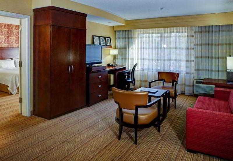 هتل Courtyard Atlanta Airport West