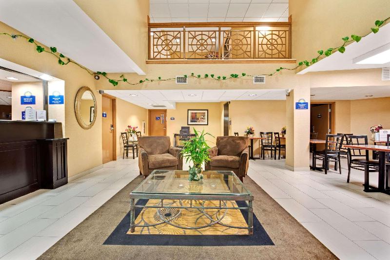 호텔 Days Inn & Suites By Wyndham Desoto