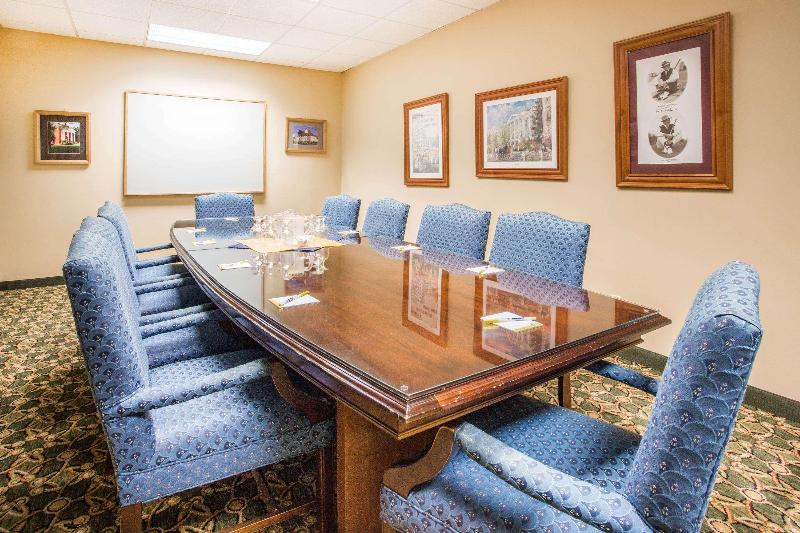ホテル Days Inn & Suites By Wyndham Sutton Flatwoods