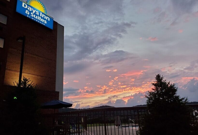 ホテル Days Inn & Suites By Wyndham Sutton Flatwoods