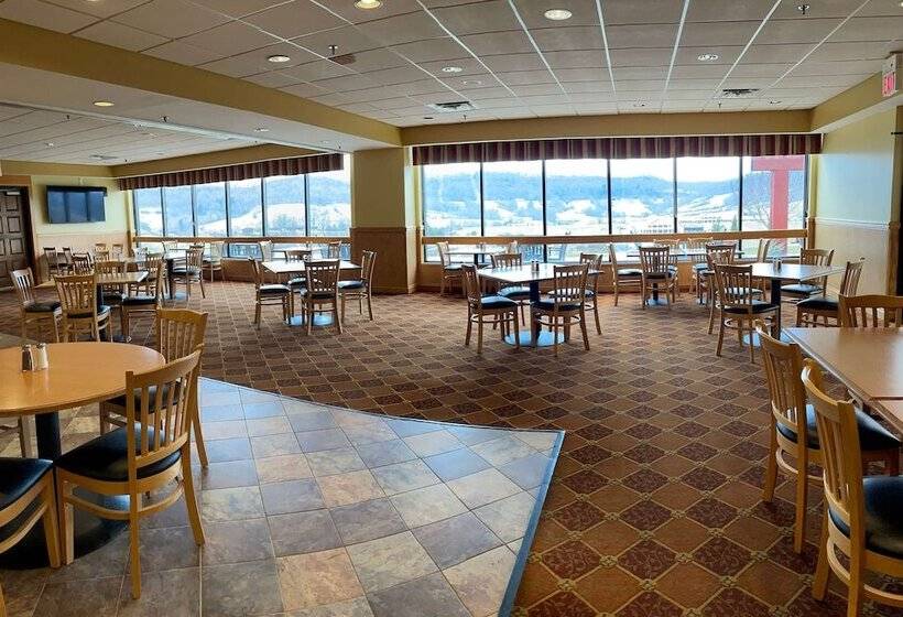 ホテル Days Inn & Suites By Wyndham Sutton Flatwoods