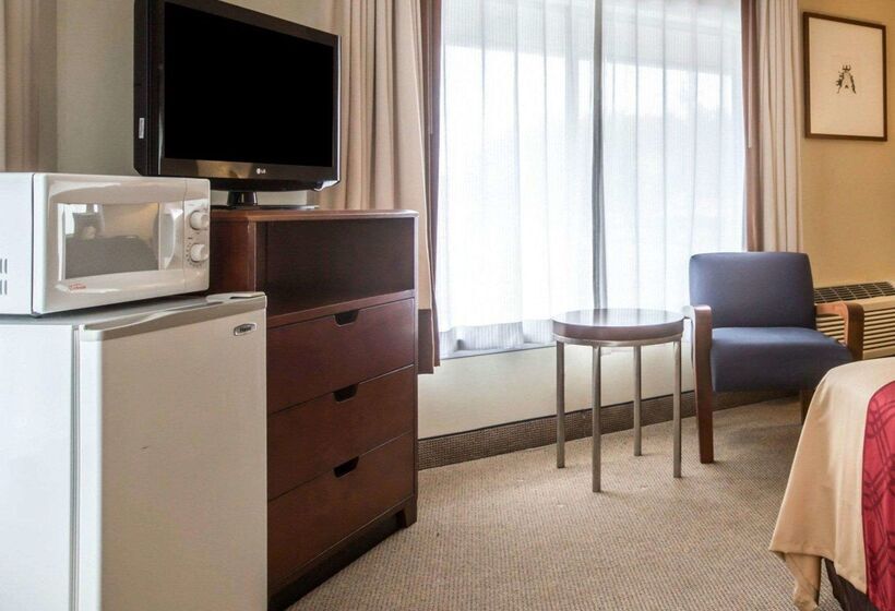 فندق Econo Lodge Lakes Region