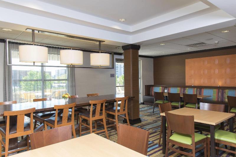هتل Fairfield Inn & Suites By Marriott Omaha Downtown