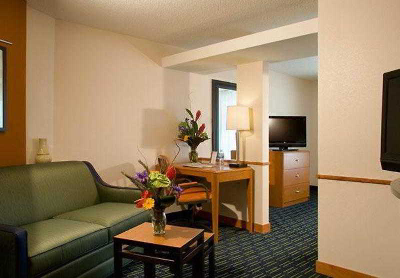 هتل Fairfield Inn & Suites By Marriott Omaha Downtown