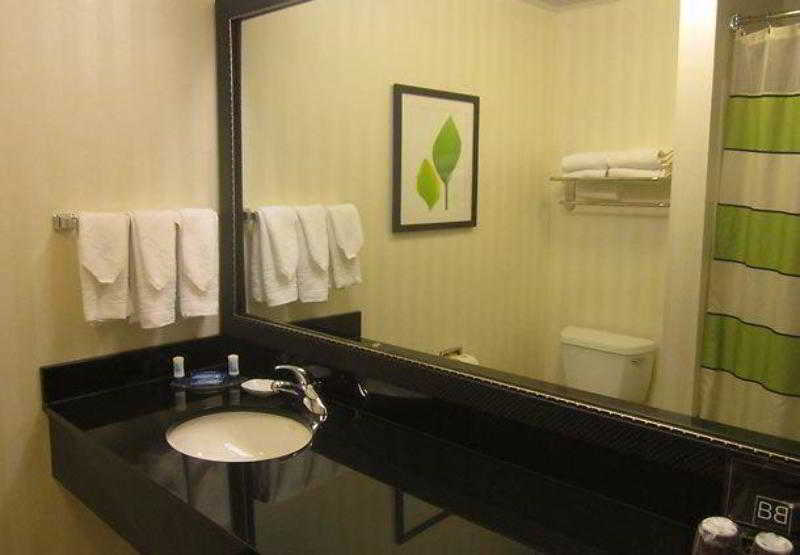 هتل Fairfield Inn & Suites By Marriott Omaha Downtown
