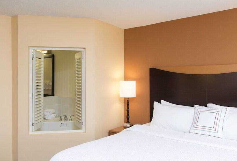 هتل Fairfield Inn & Suites By Marriott Omaha Downtown