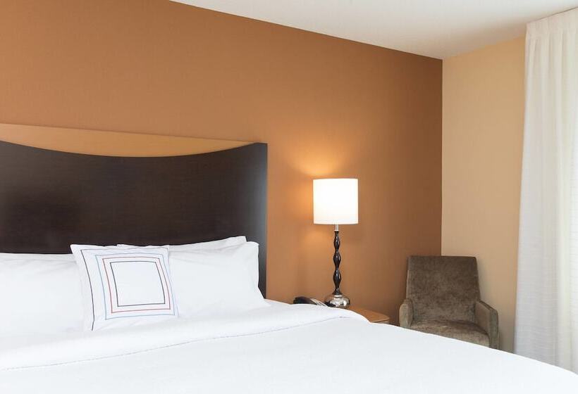هتل Fairfield Inn & Suites By Marriott Omaha Downtown