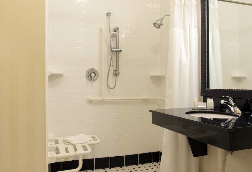 هتل Fairfield Inn & Suites By Marriott Omaha Downtown